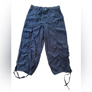 Aeropostale black Cargo Capris women’s small